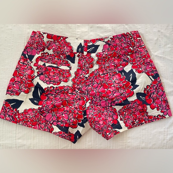Vineyard Vines floral shorts - Picture 6 of 6